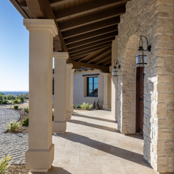 Seamless Indoor-Outdoor Living: A Home Designed for Entertaining and Privacy
