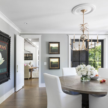 Casual dining room