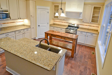 Elegant kitchen photo in Chicago