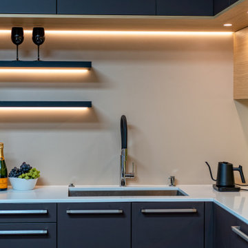 UNIQUE BLACK AND GREEN MODERN KITCHEN
