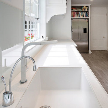 White sink and tap