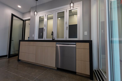 Example of a minimalist kitchen design in Columbus