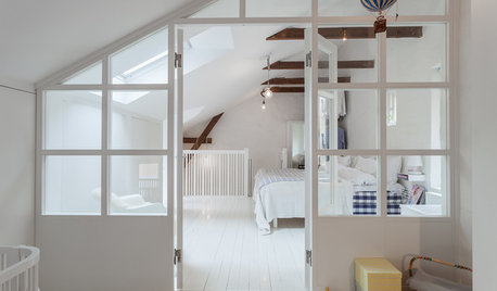 Flera rum utan väggar med trendiga avskiljare i glas