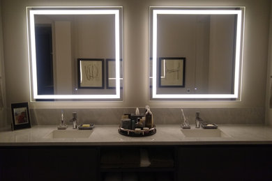 Bathroom - modern bathroom idea in Houston