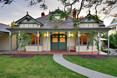 This is an example of a traditional exterior in Melbourne.