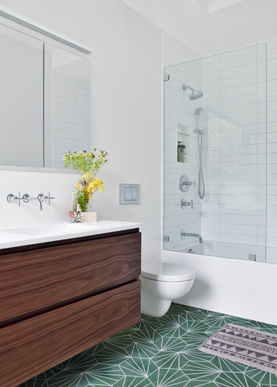 Модернизм Ванная комната by Marrakech Design