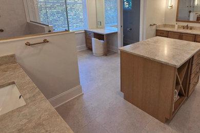 Bathroom - bathroom idea in New York