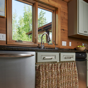 Lake Superior Shorehouse