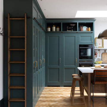 Teddington Painted Shaker Kitchen with Pantry, Bar, Boot & Utility Room