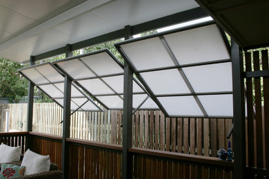 Photo of a midcentury backyard deck in Brisbane.