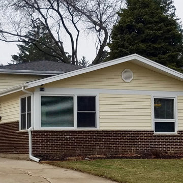 Arlington Heights, Mastic Vinyl Siding in Classic Creame