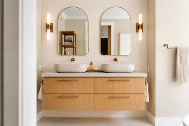 Bathroom - bathroom idea in Los Angeles