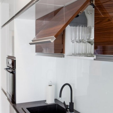 High Gloss Doors with Aluminum Integrated Handle