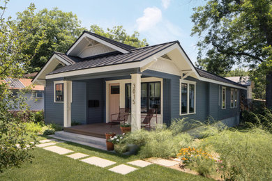 Transitional home design photo in Austin