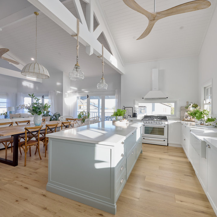 75 Beautiful Beach Style Kitchen Ideas & Designs - July 2026 | Houzz AU
