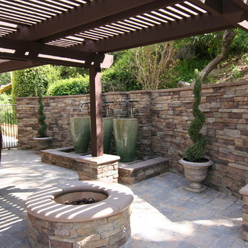 EXTERIOR BBQ, FOUNTAIN AND PATIO