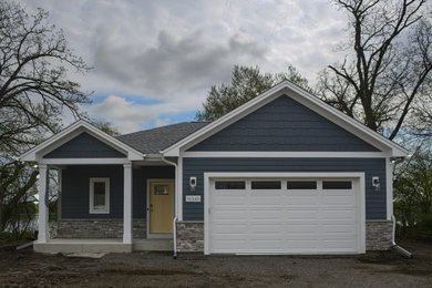 Garage - traditional garage idea in Milwaukee