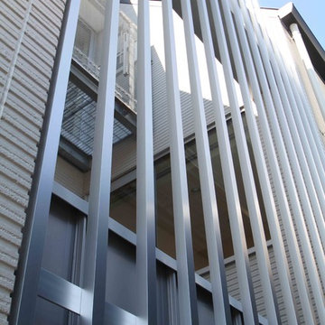 東京都北区王子「桜と中庭の家」ルーバーが中庭への視線を避ける