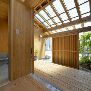 他の地域の和風のおしゃれなテラス・中庭 (デッキ材舗装、張り出し屋根) の写真