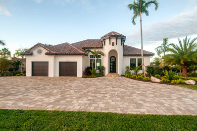 Exterior home idea in Miami