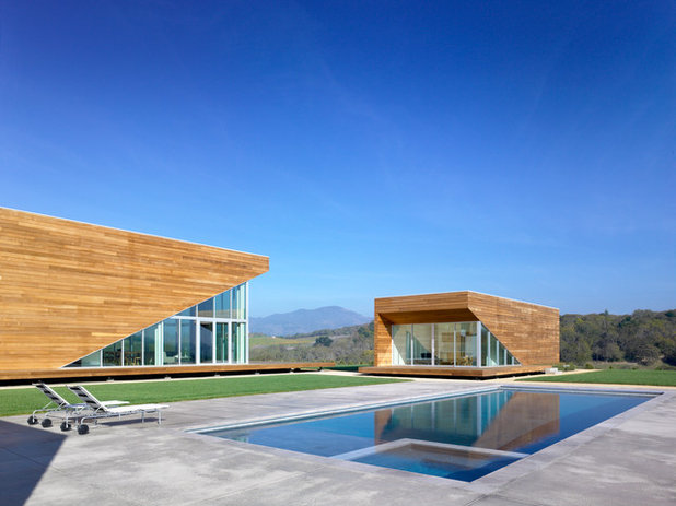 Contemporary Pool by American Institute of Architects, San Francisco