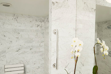 Bathroom - contemporary bathroom idea in Los Angeles