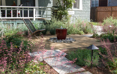 Yard of the Week: Entry Garden Welcomes Neighbors and Wildlife