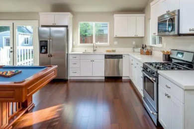 Example of a kitchen design in San Francisco