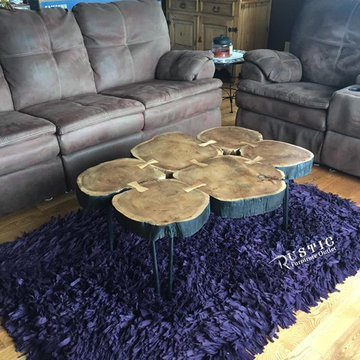 Rustic country living room in Ottawa