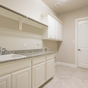 Move-in-ready home in Aurora Vista
