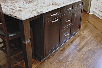 Kitchen - transitional kitchen idea in Raleigh