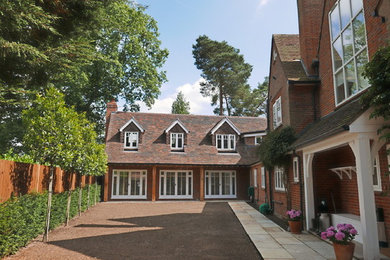 Design ideas for a traditional home in Surrey.