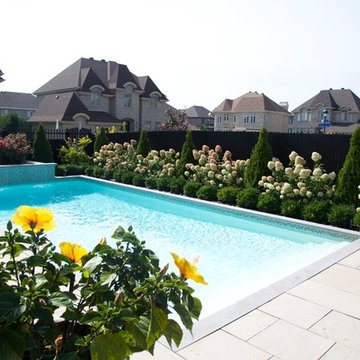 Contemporary Pool in Laval, Qc