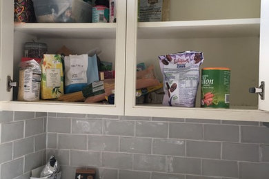 Decluttering and organising kitchen