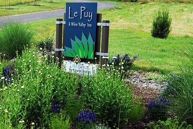 Le Puy Wine Valley Inn Sign