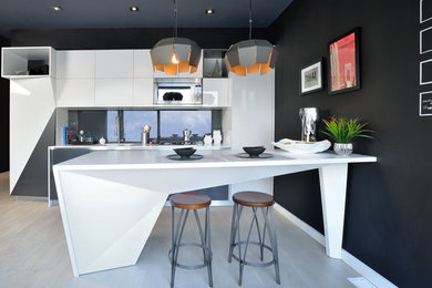 Kitchen - modern kitchen idea in Toronto