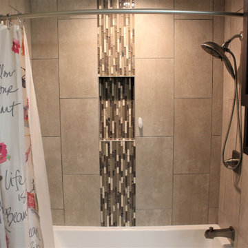 Starmark Kitchen/Main Bath in Maple Bridgeport Peppercorn/Mocha