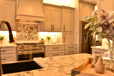 Example of a transitional kitchen design in Dallas