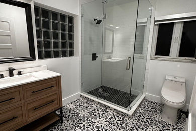 Example of a bathroom design in Miami