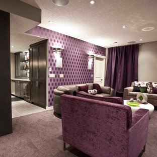 Modelo de sótano clásico renovado con suelo violeta