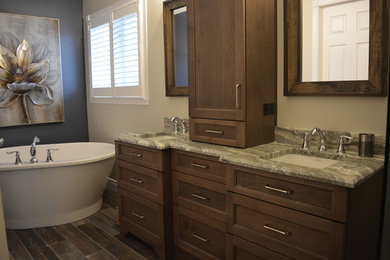 Inspiration for a transitional bathroom remodel in Ottawa