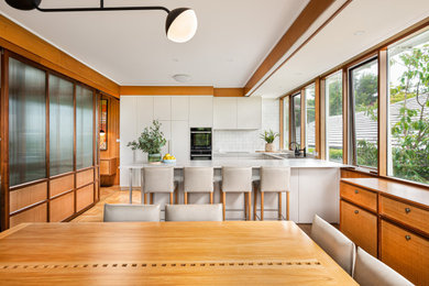Inspiration for a midcentury kitchen in Melbourne.
