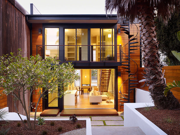 Современный Фасад дома by Design Line Construction, Inc.