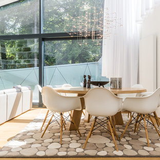 ナンシーの北欧風 LDKの画像 (白い壁、淡色無垢フローリング、暖炉なし)