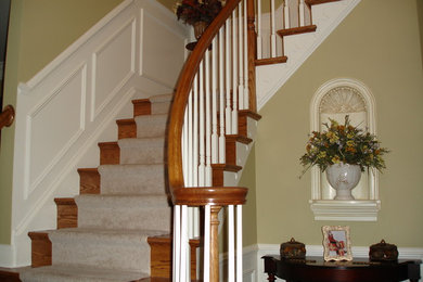 Staircase - traditional staircase idea in New York