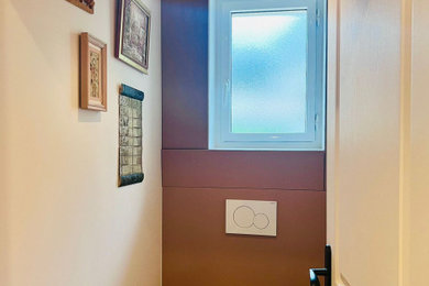 Réalisation d'un WC suspendu design avec meuble-lavabo encastré.