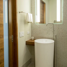 spare bathroom 202