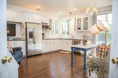 Mid-sized elegant kitchen photo in Sacramento