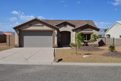 Example of a southwest home design design in Las Vegas