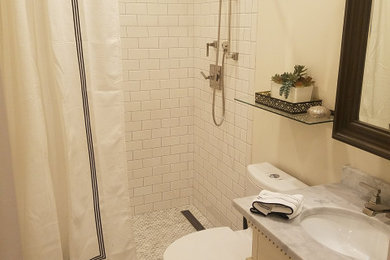 Example of a bathroom design in Richmond